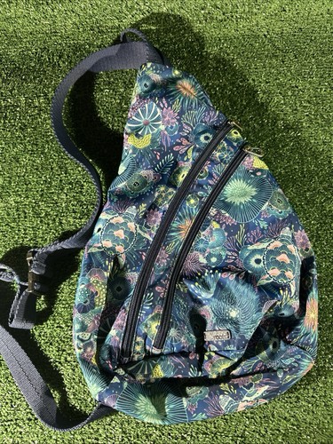 Sakroots the large sling - on,